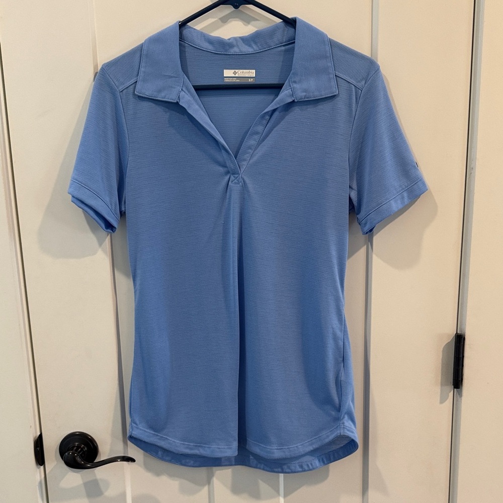 Columbia Women's Light Blue Short Sleeve Blouse